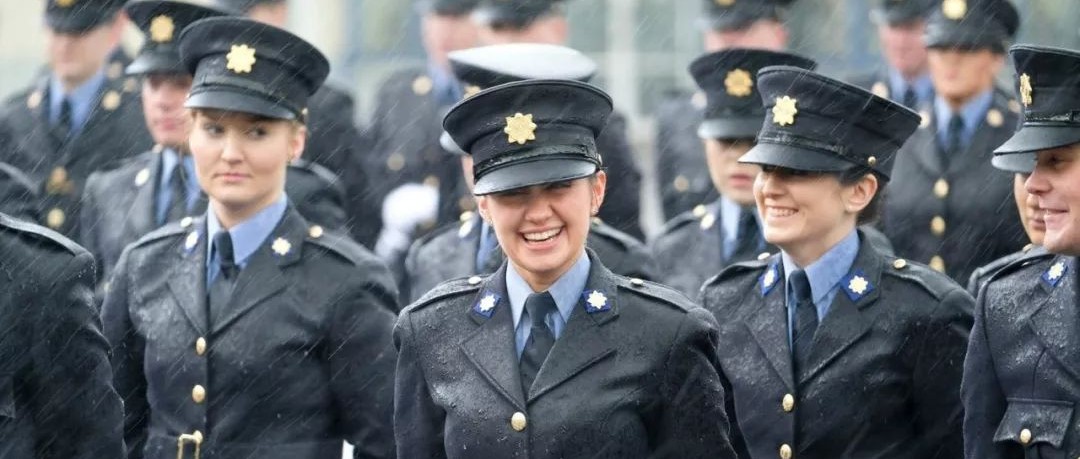 只要你守法，外国的警察温柔的不像话审核中西洋参考 · 公众号 · · 6 年